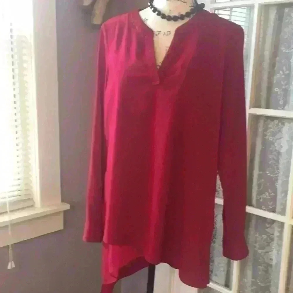 White House Black Market V-Neck Long Sleeve Fuchsia Tunic
